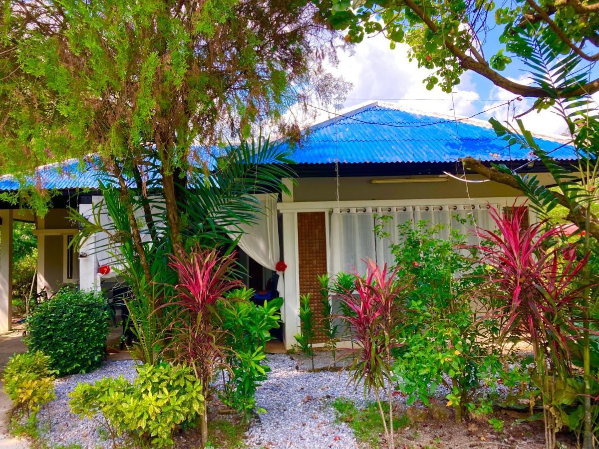 The Family Ozone Pool House: Mountain Retreat in Kaeng Krachan Villa Ban Song Phi Nong  Exterior photo